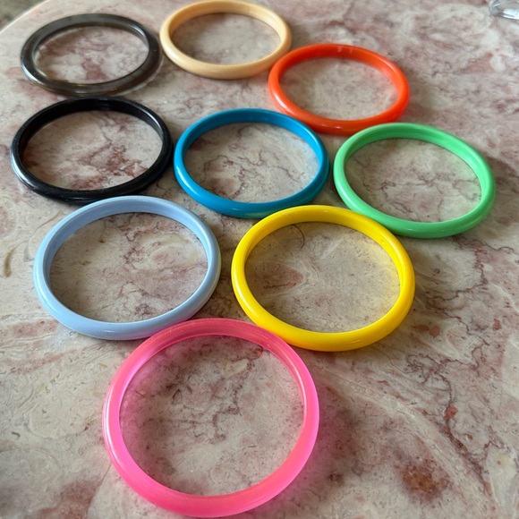 EUC~Set Of 9 Woman’s Vintage Acrylic Colorful Bangle Bracelet Set - Picture 5 of 16